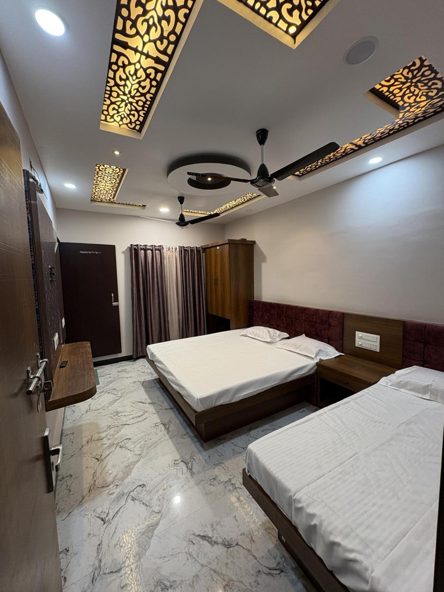 Shree Trilokeshwar Guest House Ujjain Esterno foto