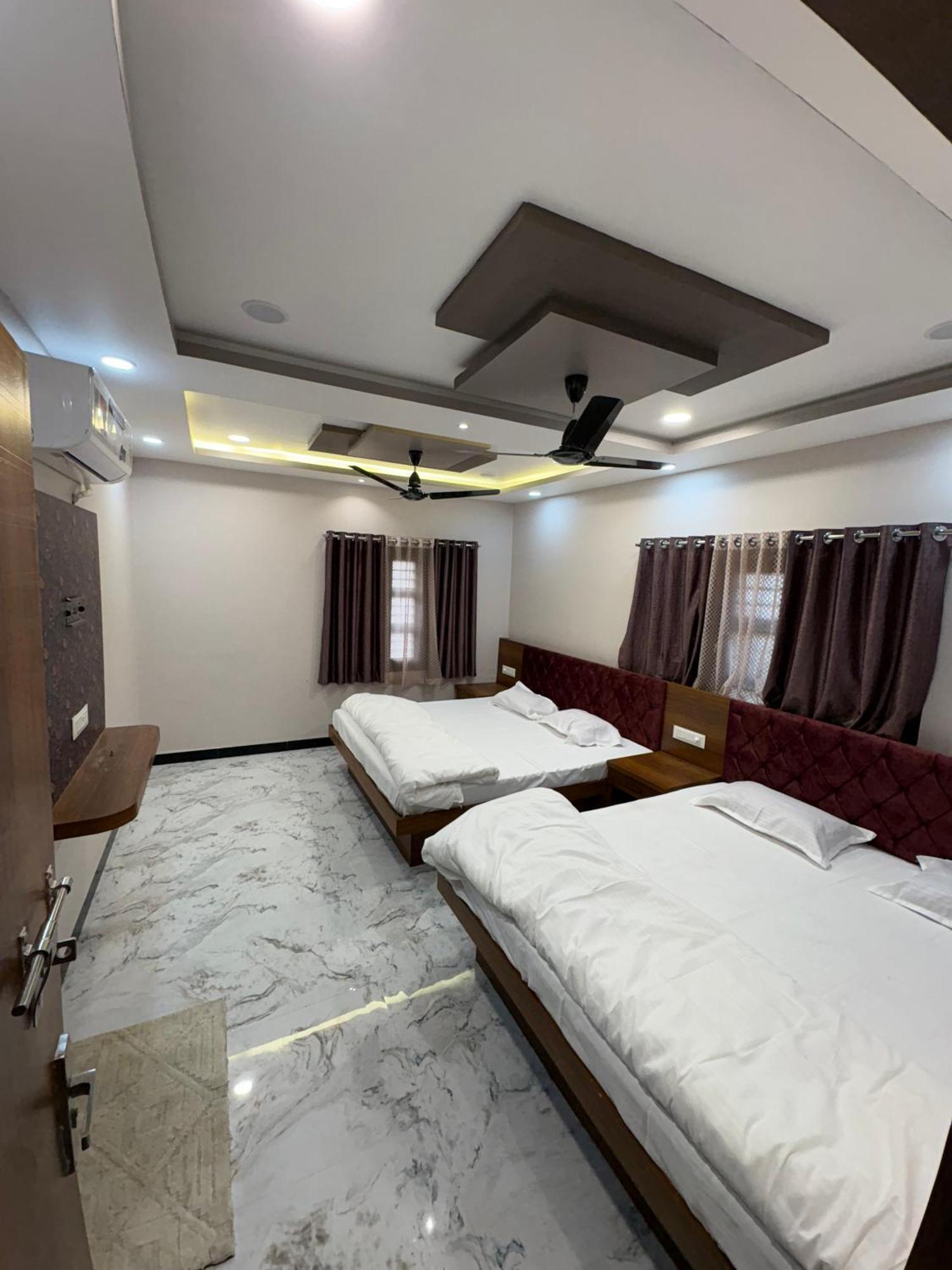 Shree Trilokeshwar Guest House Ujjain Esterno foto